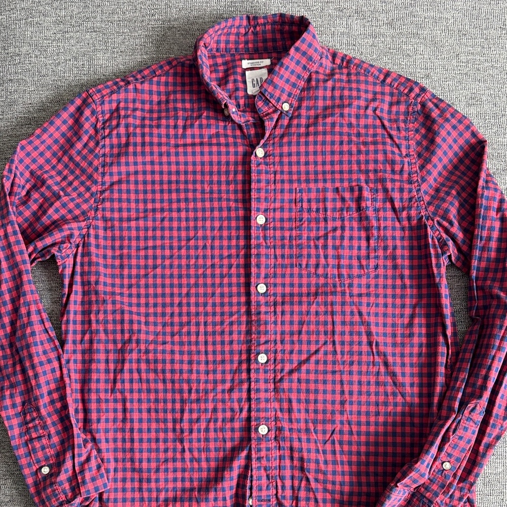 GAP Men's Plaid Button-Down Shirt in Red and Blue